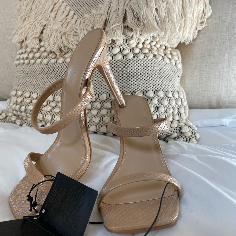 Nude open square toe heel